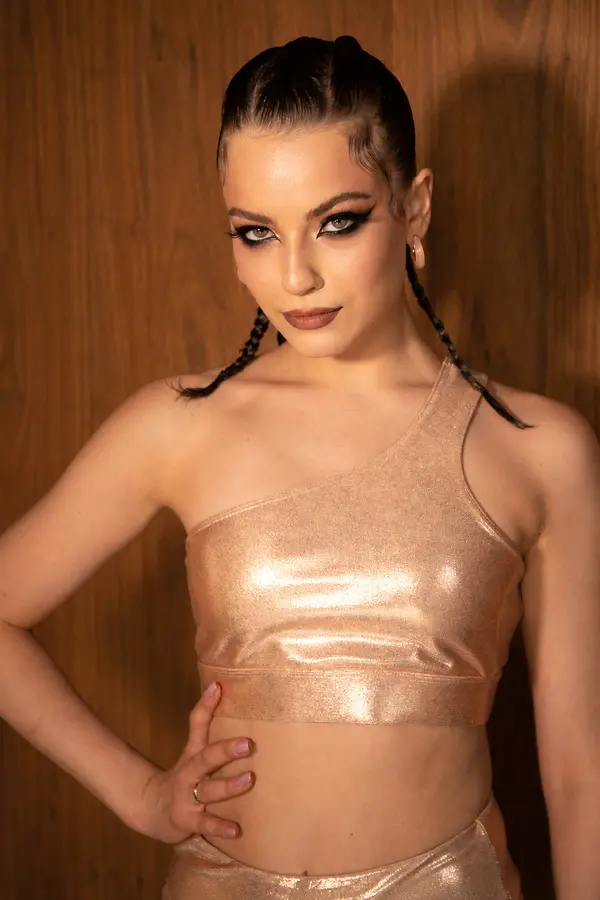 Adele Zaikman — “Wild Beige”. Photo 5 of 10
